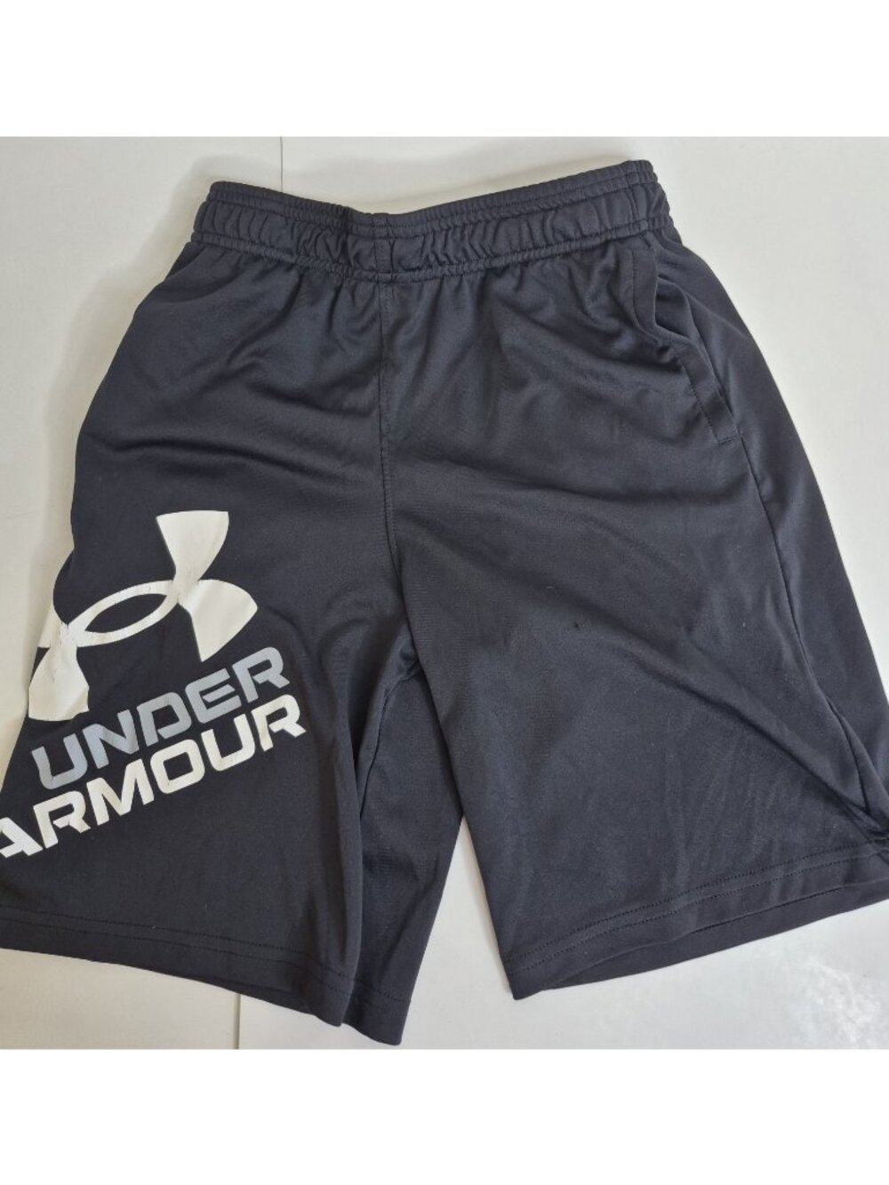Under Armour Shorts Youth Boys Size M